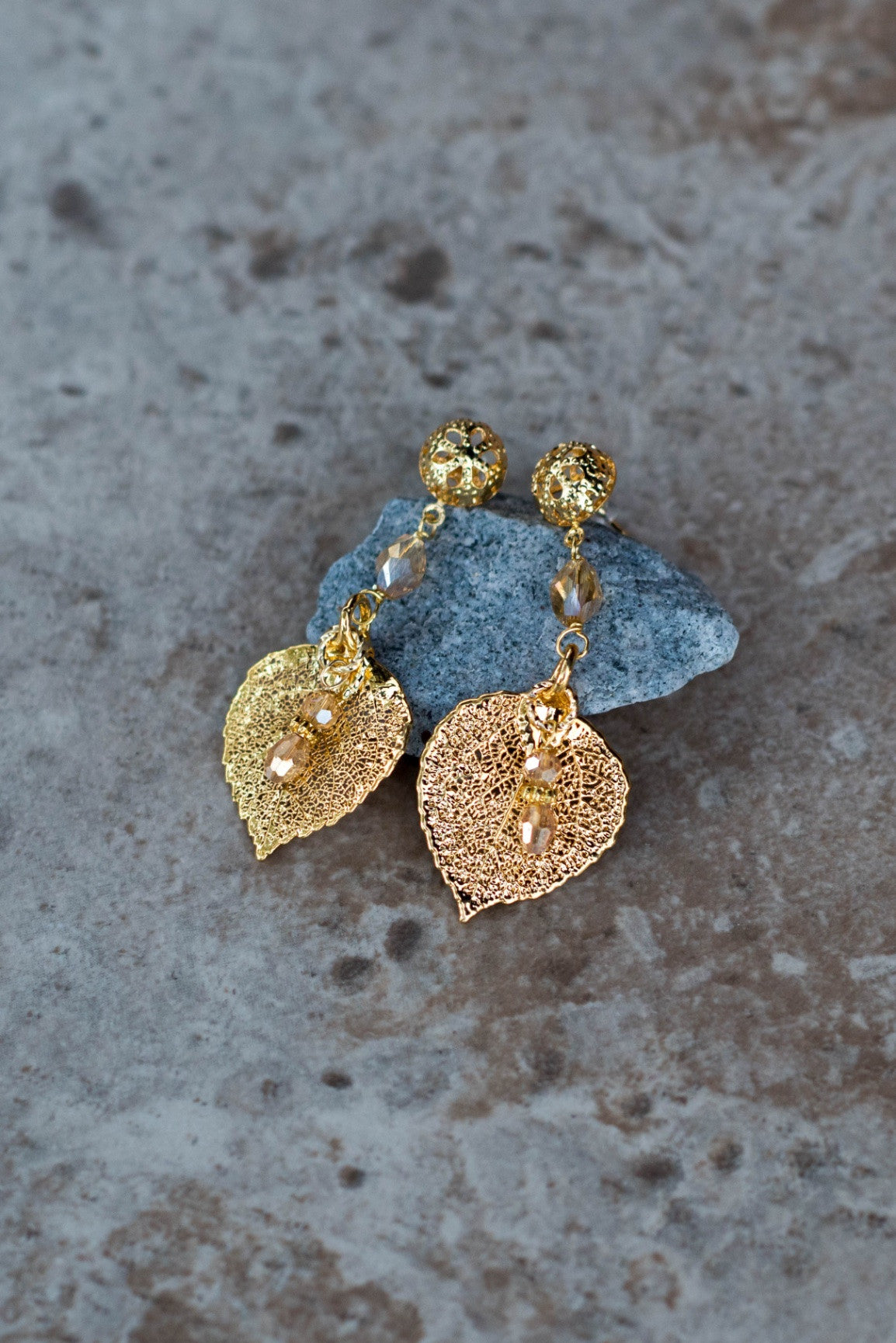Gold earrings: Gold leaves with a delicate lace post