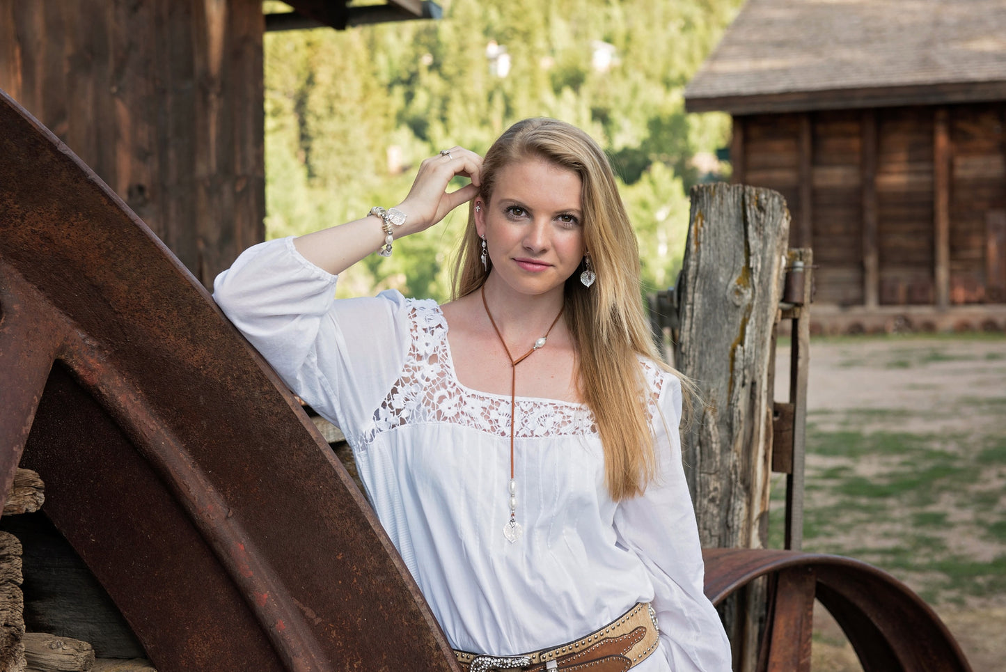 Three White pearls, silver leaf, black leather creates this original and trendy necklace